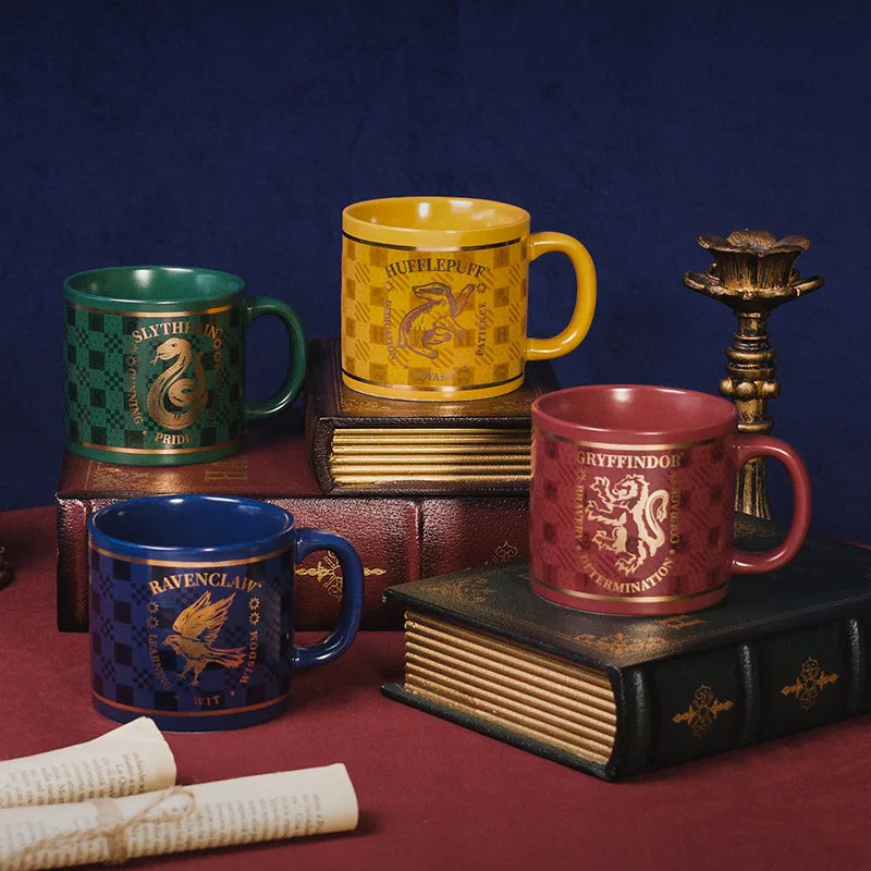 Caneca de Cerâmica Casas de Harry Potter .
