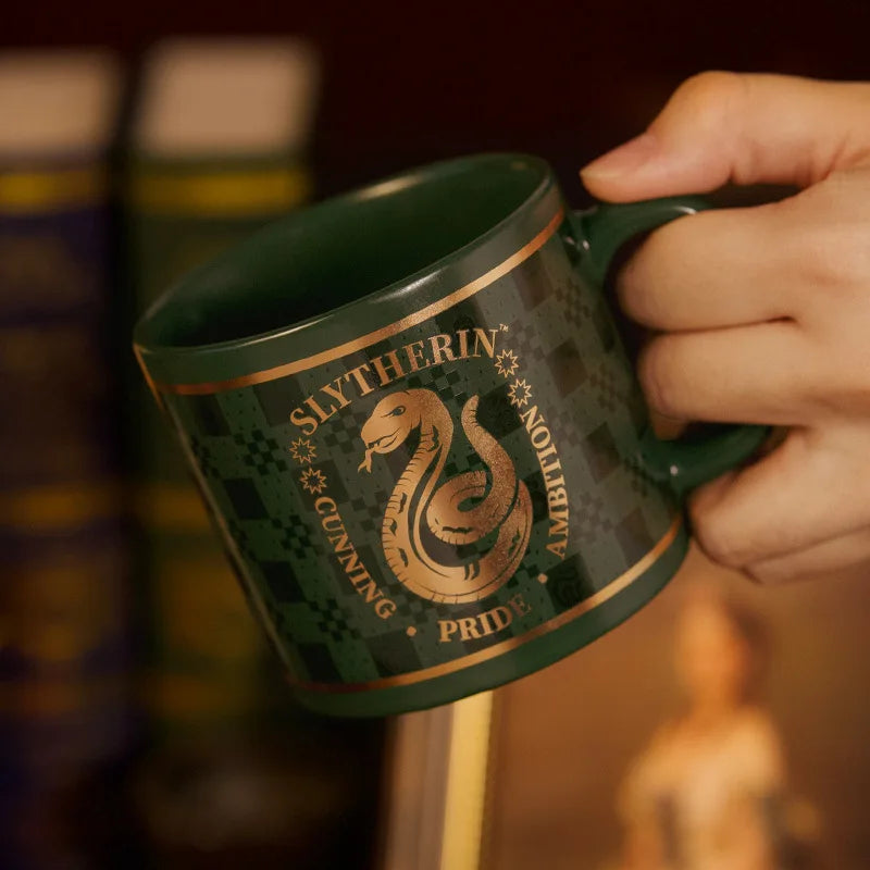 Caneca de Cerâmica Casas de Harry Potter .